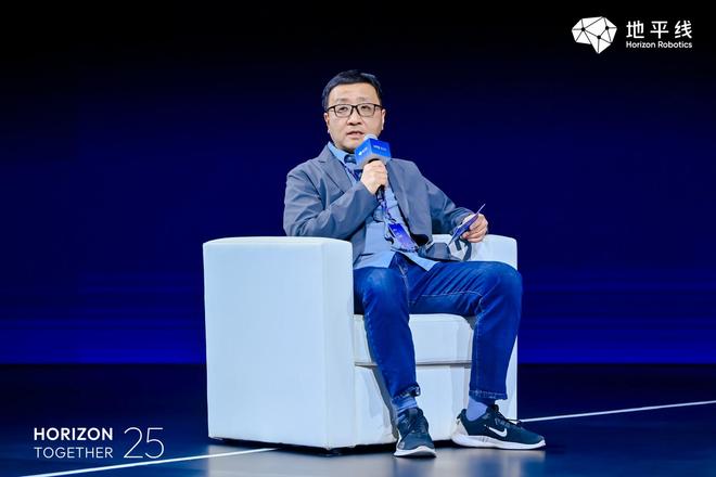 大咖对话:从L2到L4,如何破解高阶智驾落地难题 大咖对话:从L2到L4,如何破解高阶智驾落地难题