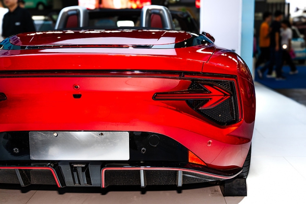 2026年全国两会聚焦智能驾驶:交通安全与法规体系迎来新议题 2026年全国两会聚焦智能驾驶:交通安全与法规体系迎来新议题