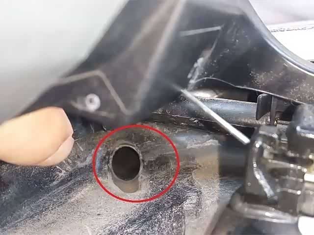 汽车天窗漏水怎样用胶水封死？